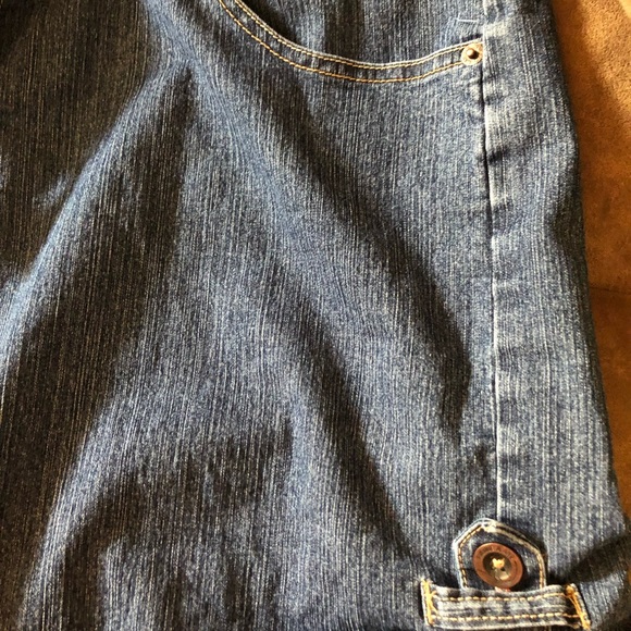 Shorts - Picture 4 of 4